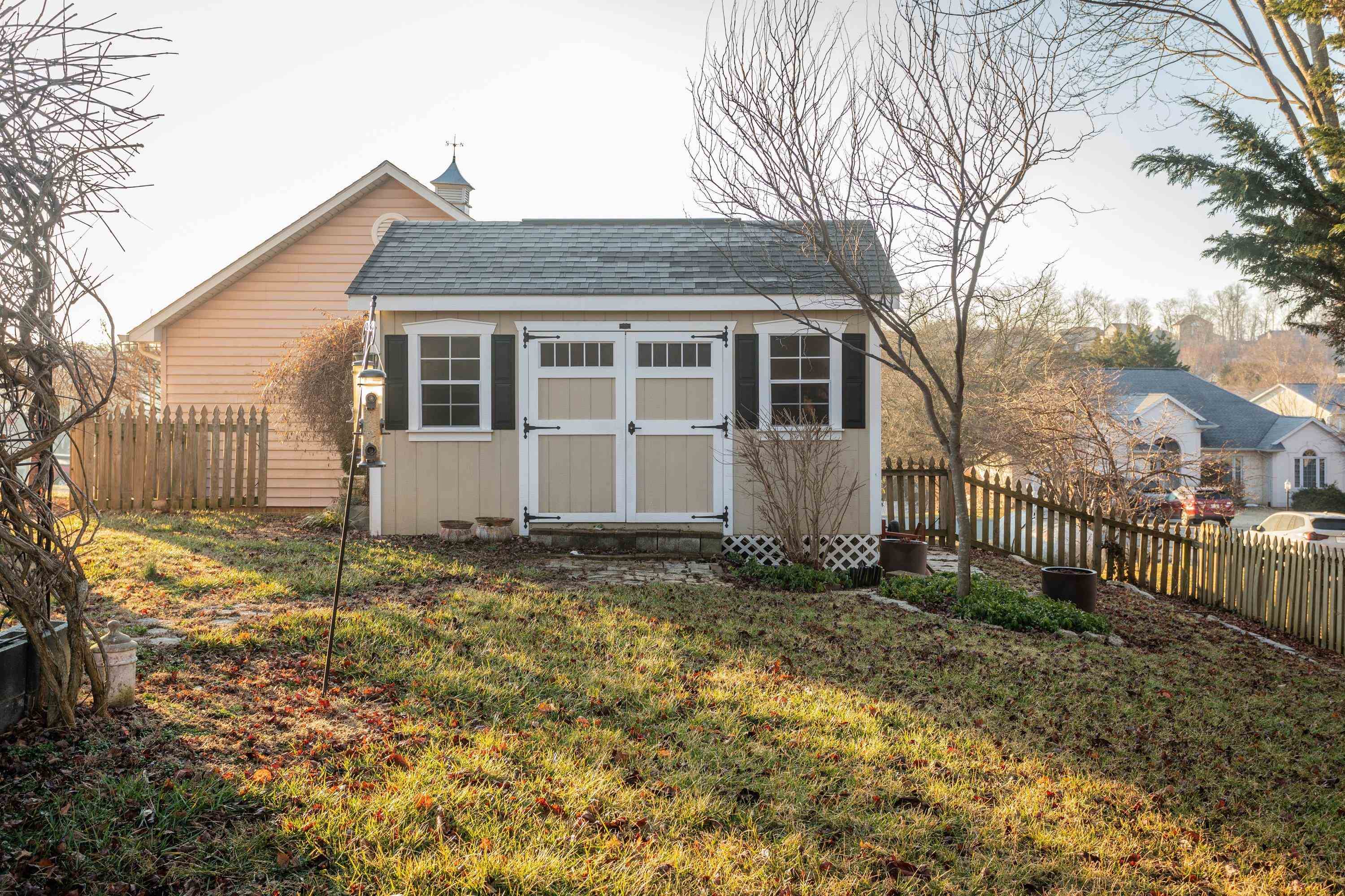 This spacious storage building offers plenty of space for storing yard tools and much more!