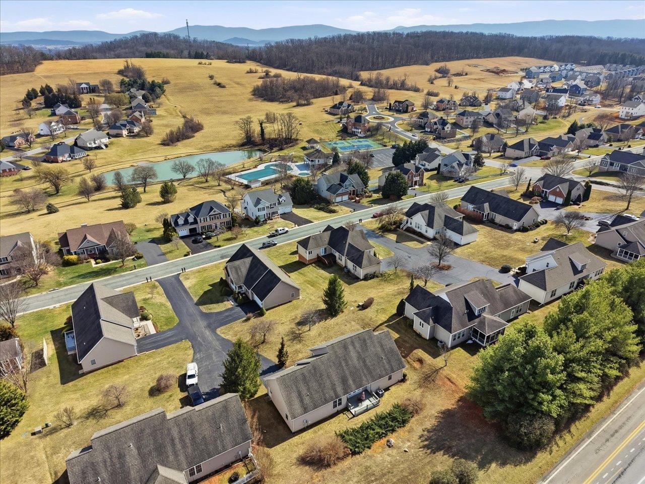 161 HEATHER LN, STAUNTON, Virginia 24401, 3 Bedrooms Bedrooms, ,2 BathroomsBathrooms,Residential,161 HEATHER LN,674017 MLS # 674017