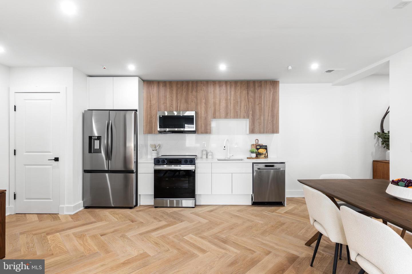 1124 FLORIDA AVE NE #201, WASHINGTON, District Of Columbia 20002, 2 Bedrooms Bedrooms, ,2 BathroomsBathrooms,Residential,For sale,1124 FLORIDA AVE NE #201,DCDC2249008 MLS # DCDC2249008