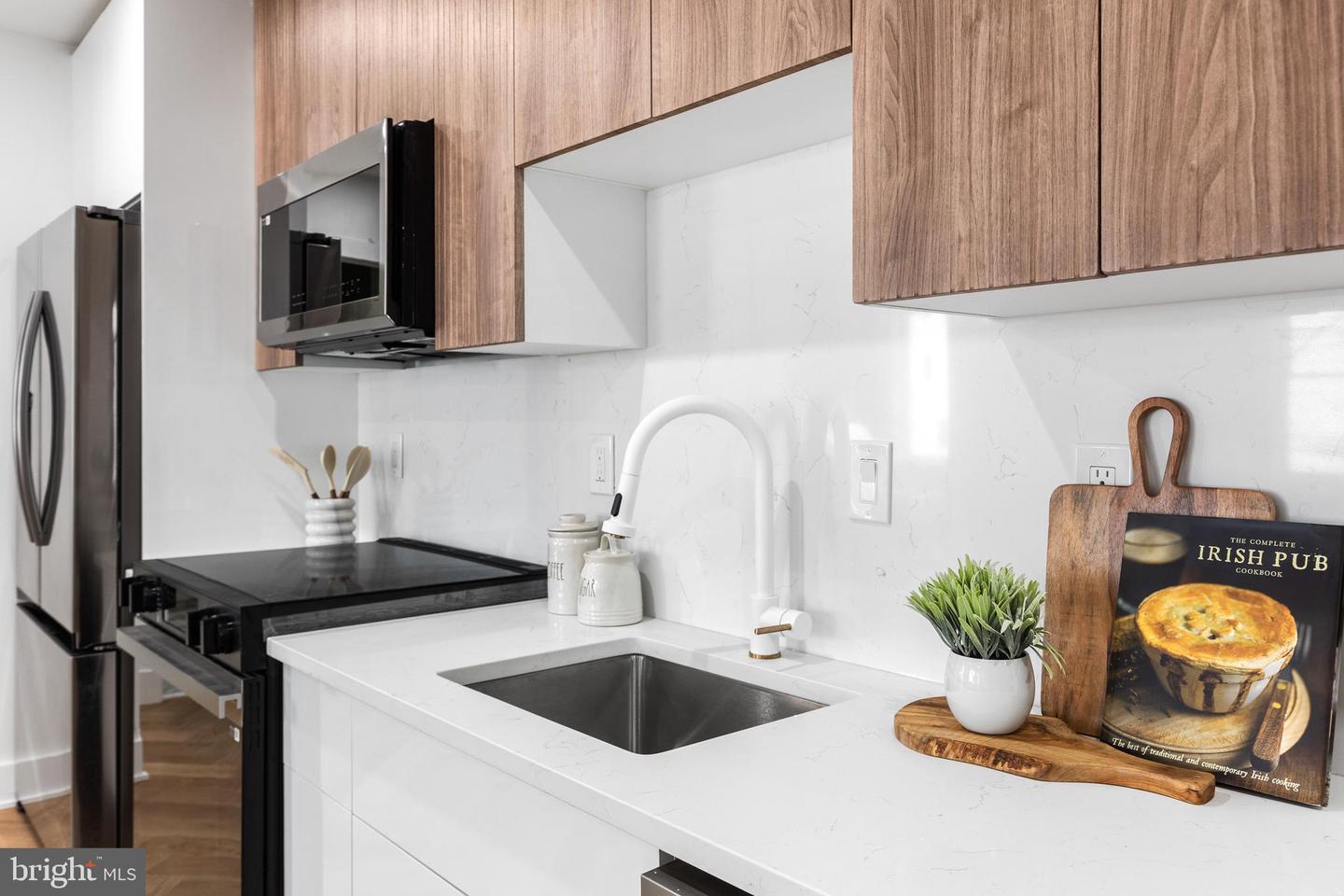 1124 FLORIDA AVE NE #201, WASHINGTON, District Of Columbia 20002, 2 Bedrooms Bedrooms, ,2 BathroomsBathrooms,Residential,For sale,1124 FLORIDA AVE NE #201,DCDC2249008 MLS # DCDC2249008