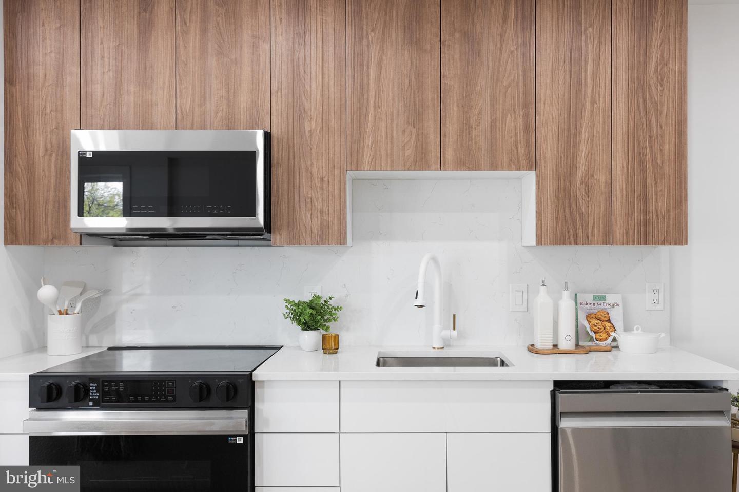 1124 FLORIDA AVE NE #107, WASHINGTON, District Of Columbia 20002, 1 Bedroom Bedrooms, ,1 BathroomBathrooms,Residential,For sale,1124 FLORIDA AVE NE #107,DCDC2249012 MLS # DCDC2249012