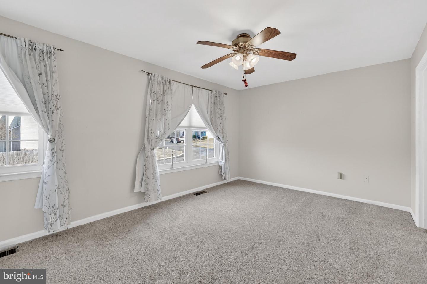 100 HERITAGE COMMONS DR, FREDERICKSBURG, Virginia 22405, 2 Bedrooms Bedrooms, 5 Rooms Rooms,2 BathroomsBathrooms,Residential,For sale,100 HERITAGE COMMONS DR,VAST2046642 MLS # VAST2046642