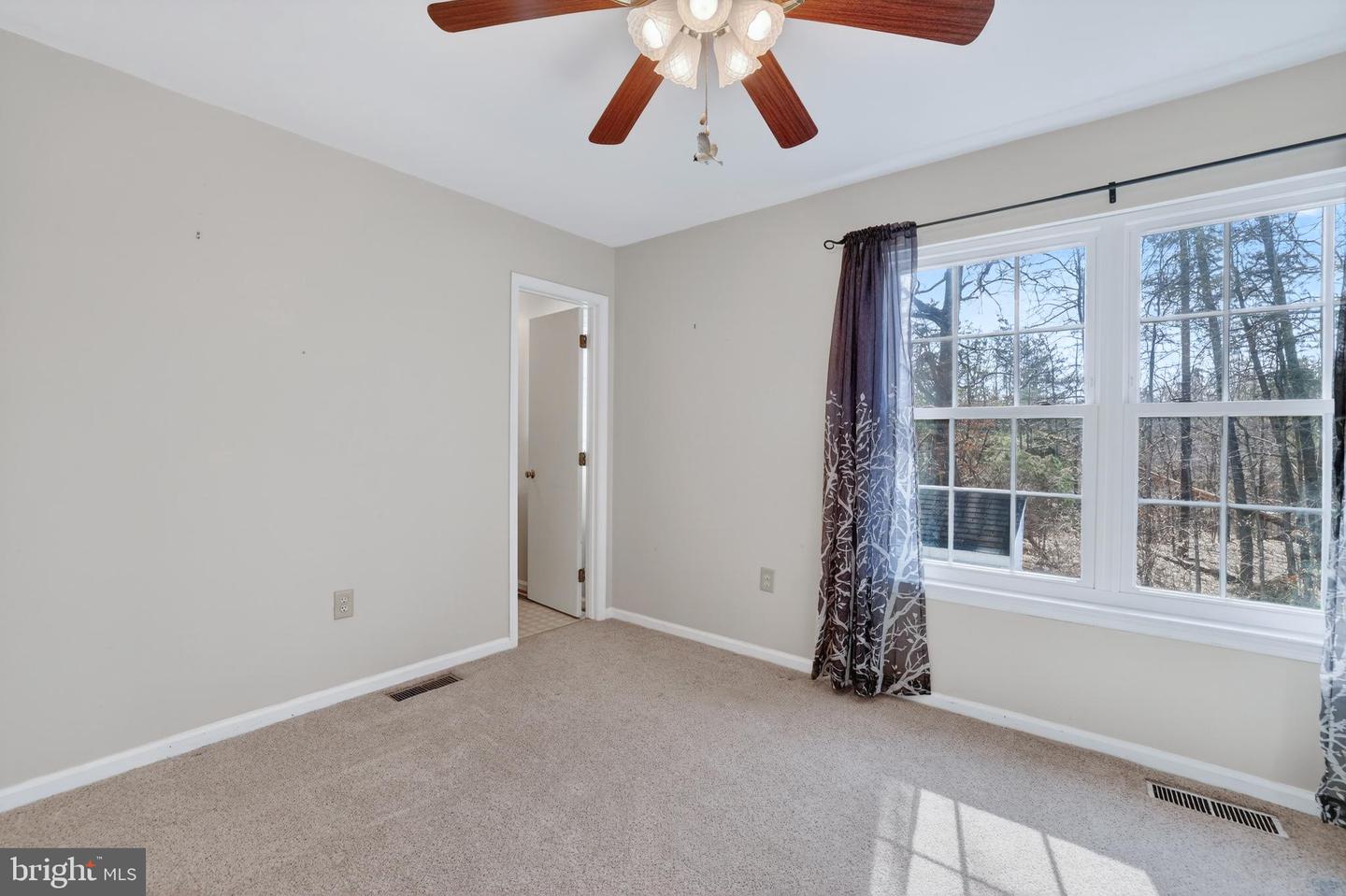 100 HERITAGE COMMONS DR, FREDERICKSBURG, Virginia 22405, 2 Bedrooms Bedrooms, 5 Rooms Rooms,2 BathroomsBathrooms,Residential,For sale,100 HERITAGE COMMONS DR,VAST2046642 MLS # VAST2046642