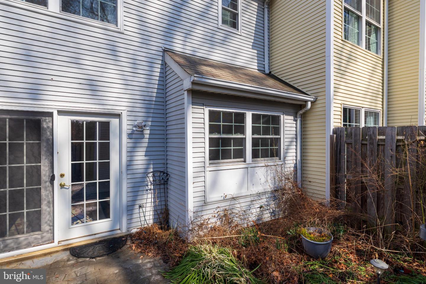 100 HERITAGE COMMONS DR, FREDERICKSBURG, Virginia 22405, 2 Bedrooms Bedrooms, 5 Rooms Rooms,2 BathroomsBathrooms,Residential,For sale,100 HERITAGE COMMONS DR,VAST2046642 MLS # VAST2046642