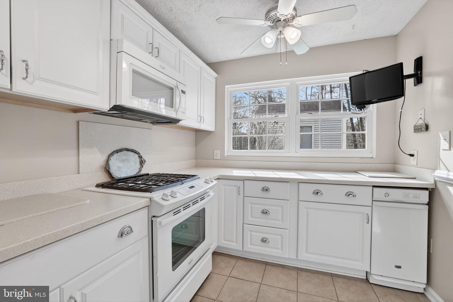 100 HERITAGE COMMONS DR, FREDERICKSBURG, Virginia 22405, 2 Bedrooms Bedrooms, 5 Rooms Rooms,2 BathroomsBathrooms,Residential,For sale,100 HERITAGE COMMONS DR,VAST2046642 MLS # VAST2046642