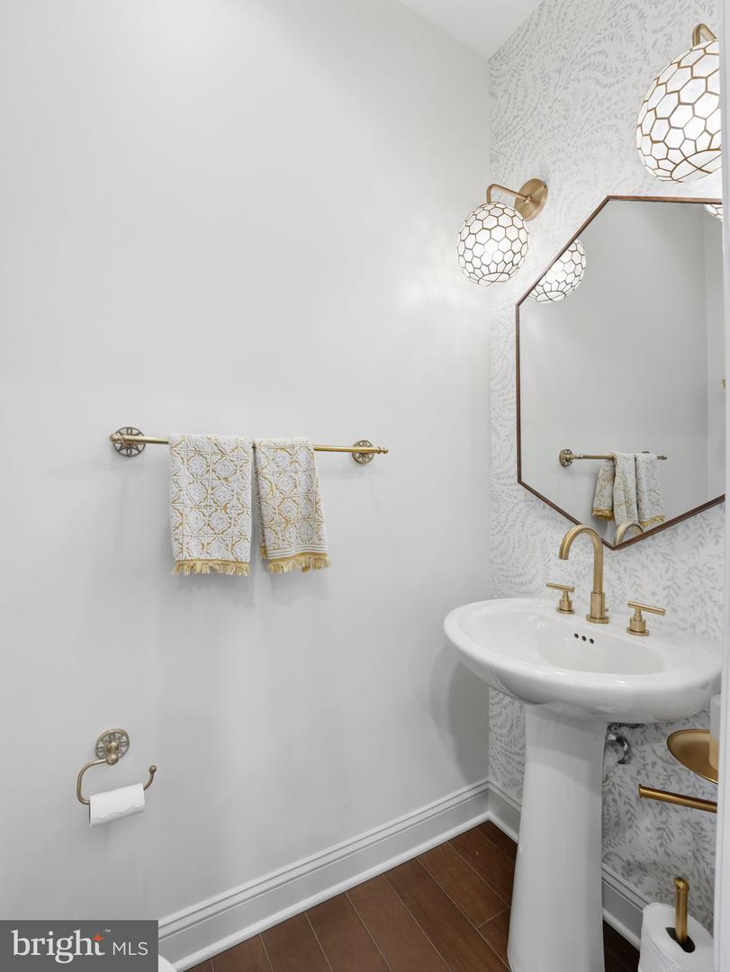 308 GEORGE MASON DR N, ARLINGTON, Virginia 22203, 3 Bedrooms Bedrooms, ,3 BathroomsBathrooms,Residential,For sale,308 GEORGE MASON DR N,VAAR2069666 MLS # VAAR2069666