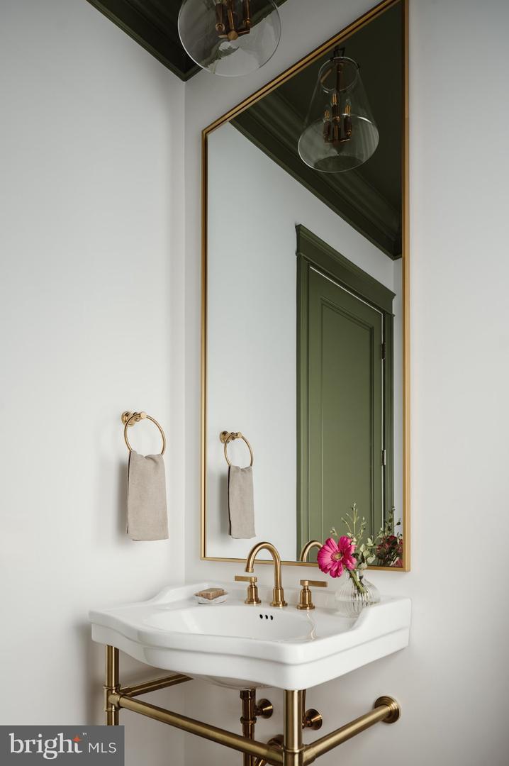 502 N JACKSON ST, ARLINGTON, Virginia 22201, 7 Bedrooms Bedrooms, 20 Rooms Rooms,7 BathroomsBathrooms,Residential,For sale,502 N JACKSON ST,VAAR2069670 MLS # VAAR2069670