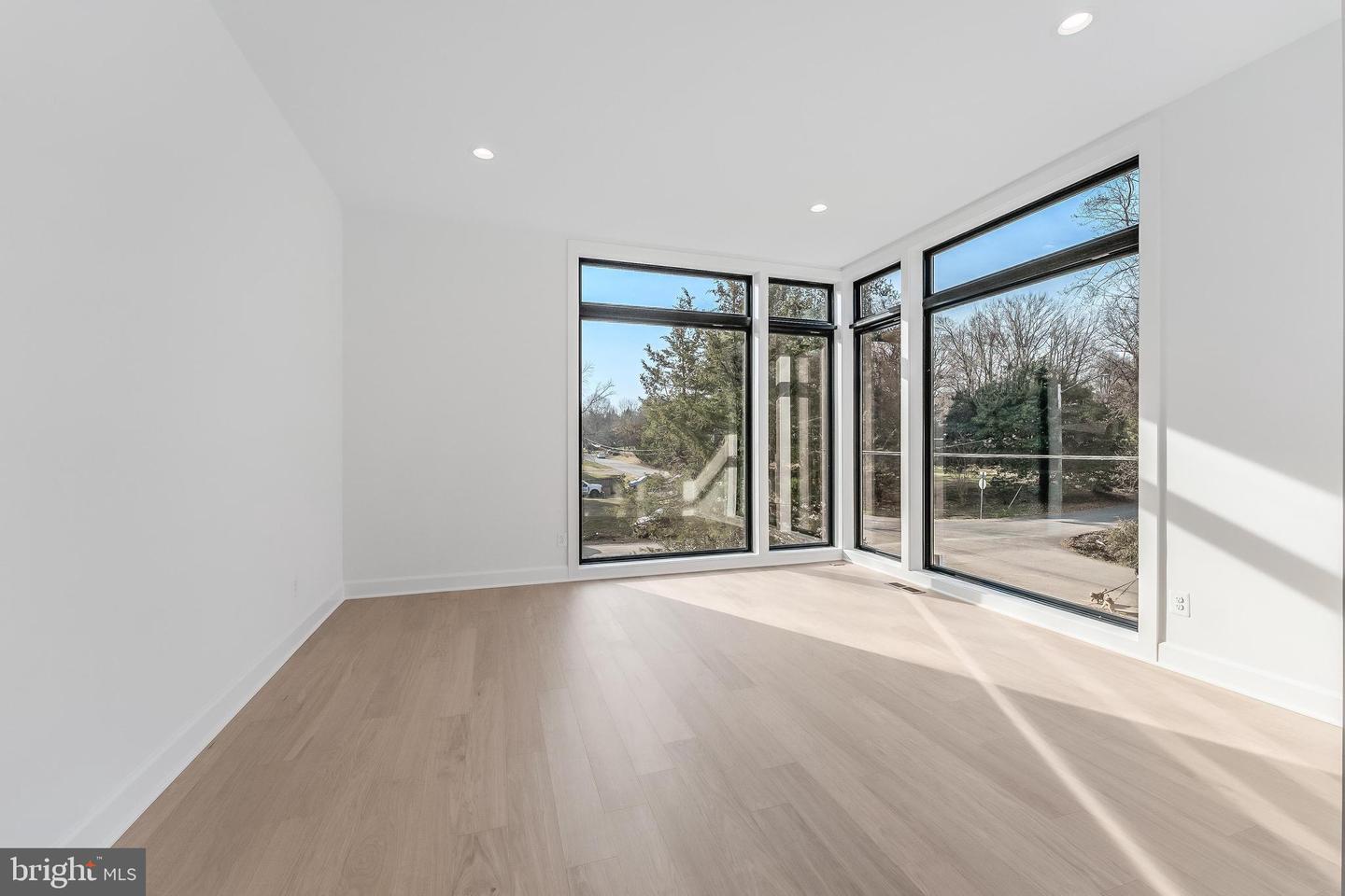 731 ELLSWORTH AVE, GREAT FALLS, Virginia 22066, 4 Bedrooms Bedrooms, ,6 BathroomsBathrooms,Residential,For sale,731 ELLSWORTH AVE,VAFX2294244 MLS # VAFX2294244