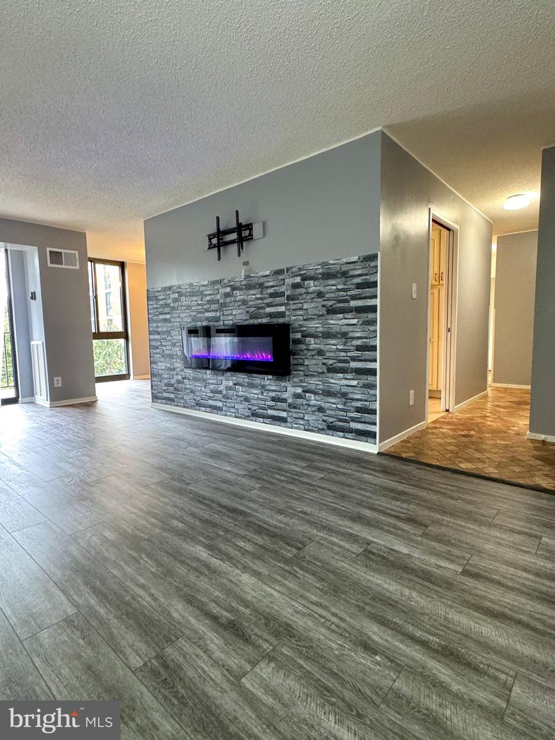 2300 PIMMIT DR #719, FALLS CHURCH, Virginia 22043, 2 Bedrooms Bedrooms, ,2 BathroomsBathrooms,Residential,For sale,2300 PIMMIT DR #719,VAFX2294266 MLS # VAFX2294266