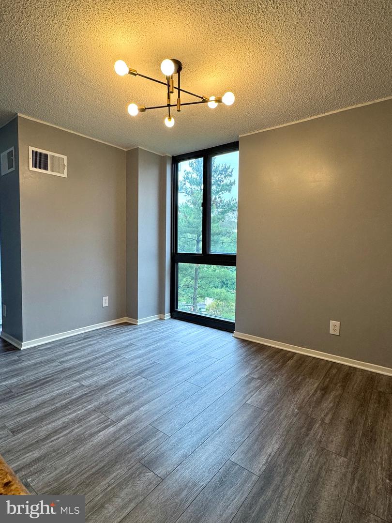 2300 PIMMIT DR #719, FALLS CHURCH, Virginia 22043, 2 Bedrooms Bedrooms, ,2 BathroomsBathrooms,Residential,For sale,2300 PIMMIT DR #719,VAFX2294266 MLS # VAFX2294266