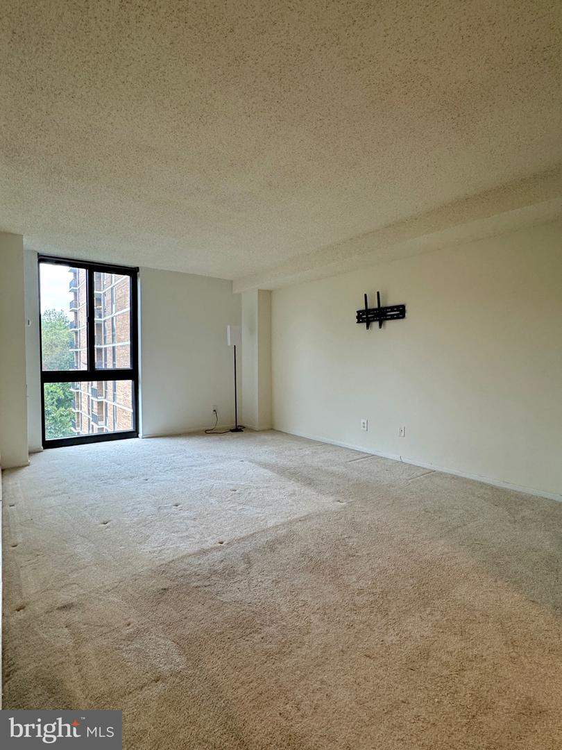 2300 PIMMIT DR #719, FALLS CHURCH, Virginia 22043, 2 Bedrooms Bedrooms, ,2 BathroomsBathrooms,Residential,For sale,2300 PIMMIT DR #719,VAFX2294266 MLS # VAFX2294266