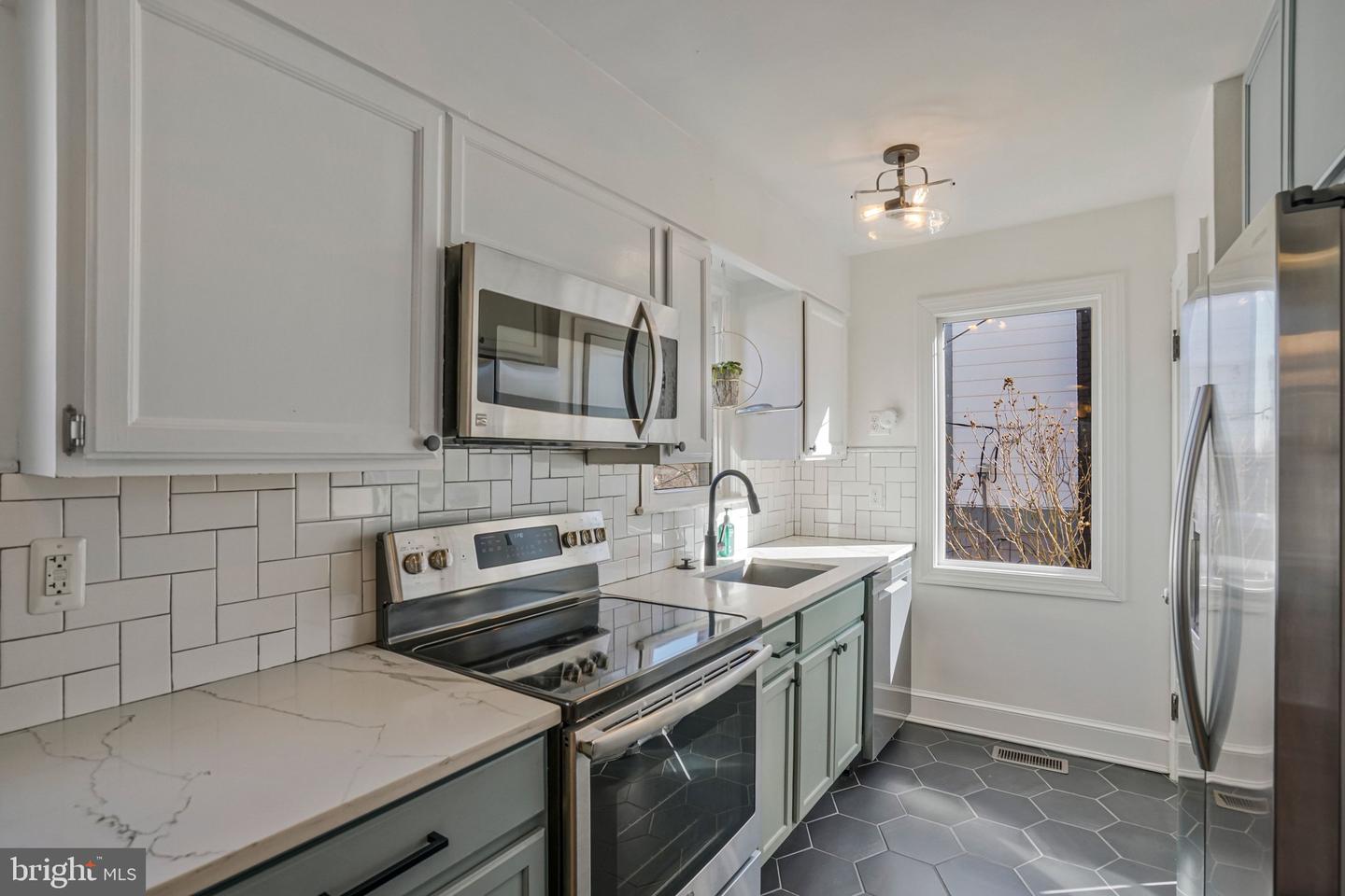 4140 21ST RD N, ARLINGTON, Virginia 22207, 3 Bedrooms Bedrooms, ,2 BathroomsBathrooms,Residential,For sale,4140 21ST RD N,VAAR2069682 MLS # VAAR2069682