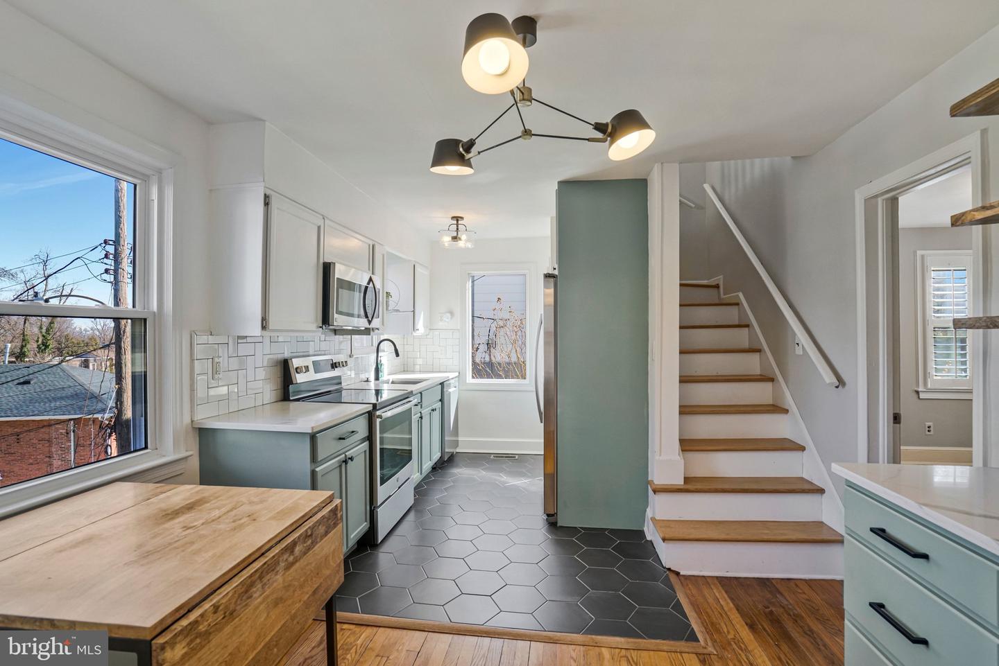 4140 21ST RD N, ARLINGTON, Virginia 22207, 3 Bedrooms Bedrooms, ,2 BathroomsBathrooms,Residential,For sale,4140 21ST RD N,VAAR2069682 MLS # VAAR2069682