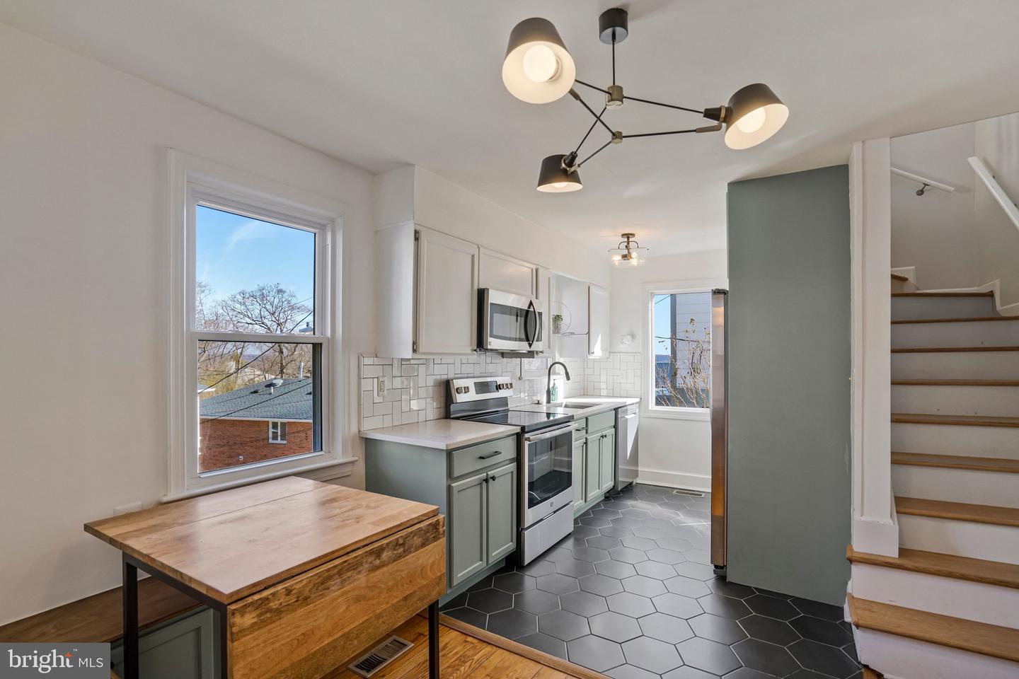 4140 21ST RD N, ARLINGTON, Virginia 22207, 3 Bedrooms Bedrooms, ,2 BathroomsBathrooms,Residential,For sale,4140 21ST RD N,VAAR2069682 MLS # VAAR2069682