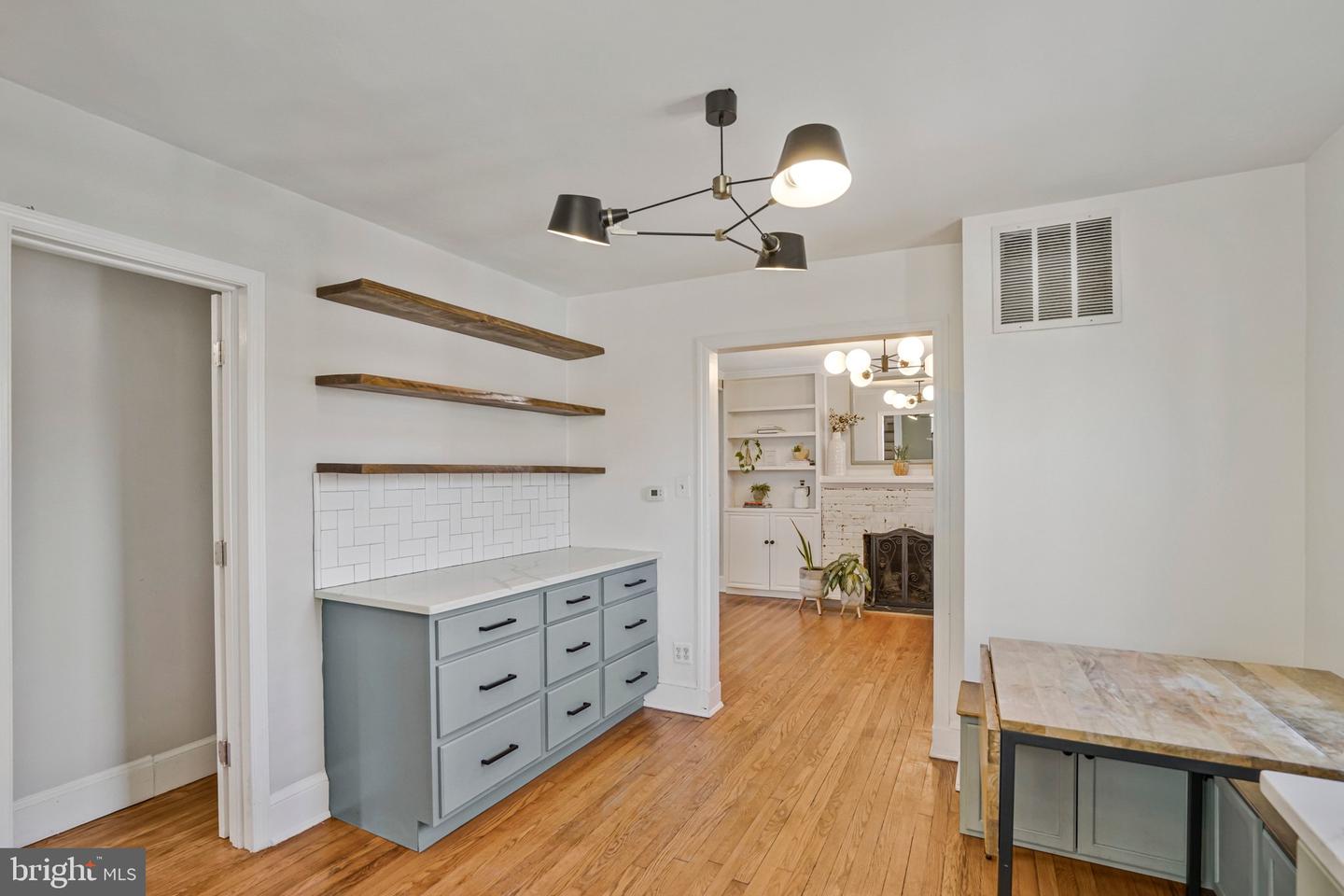 4140 21ST RD N, ARLINGTON, Virginia 22207, 3 Bedrooms Bedrooms, ,2 BathroomsBathrooms,Residential,For sale,4140 21ST RD N,VAAR2069682 MLS # VAAR2069682