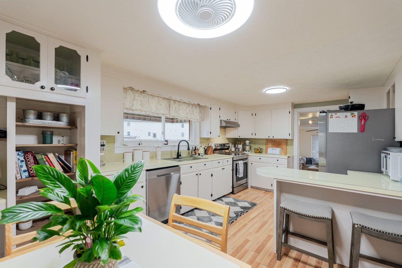 114 CLARKE AVE, ELKTON, Virginia 22827, 3 Bedrooms Bedrooms, ,2 BathroomsBathrooms,Residential,114 CLARKE AVE,674026 MLS # 674026