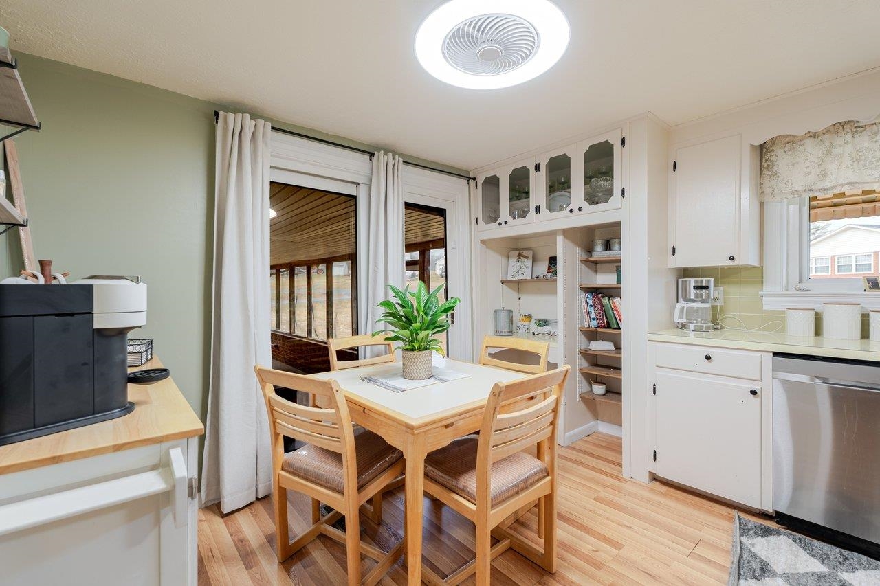 114 CLARKE AVE, ELKTON, Virginia 22827, 3 Bedrooms Bedrooms, ,2 BathroomsBathrooms,Residential,114 CLARKE AVE,674026 MLS # 674026