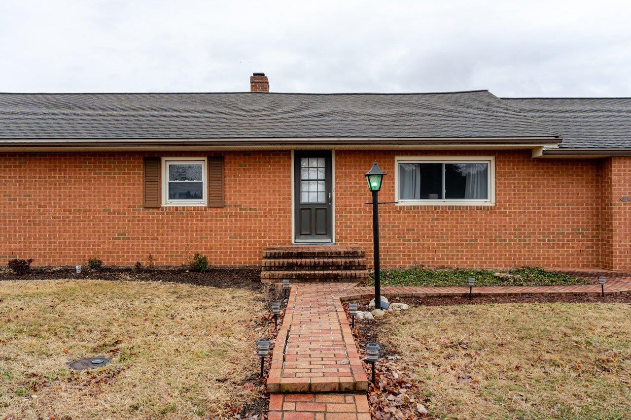 114 CLARKE AVE, ELKTON, Virginia 22827, 3 Bedrooms Bedrooms, ,2 BathroomsBathrooms,Residential,114 CLARKE AVE,674026 MLS # 674026