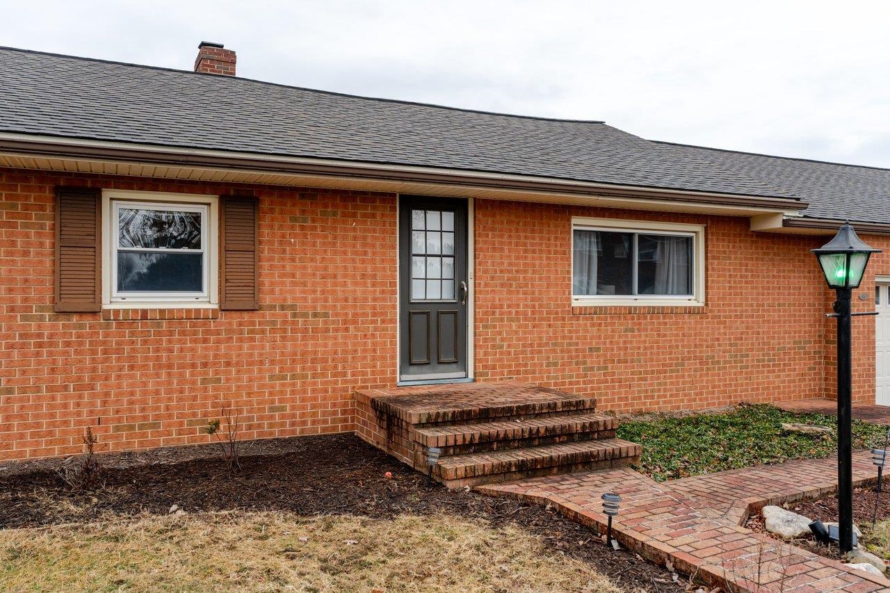 114 CLARKE AVE, ELKTON, Virginia 22827, 3 Bedrooms Bedrooms, ,2 BathroomsBathrooms,Residential,114 CLARKE AVE,674026 MLS # 674026