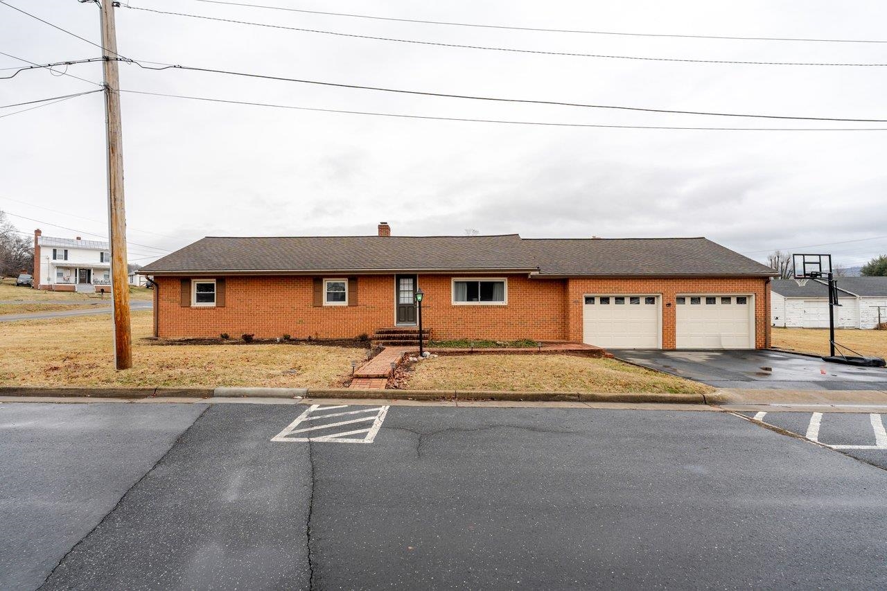 114 CLARKE AVE, ELKTON, Virginia 22827, 3 Bedrooms Bedrooms, ,2 BathroomsBathrooms,Residential,114 CLARKE AVE,674026 MLS # 674026