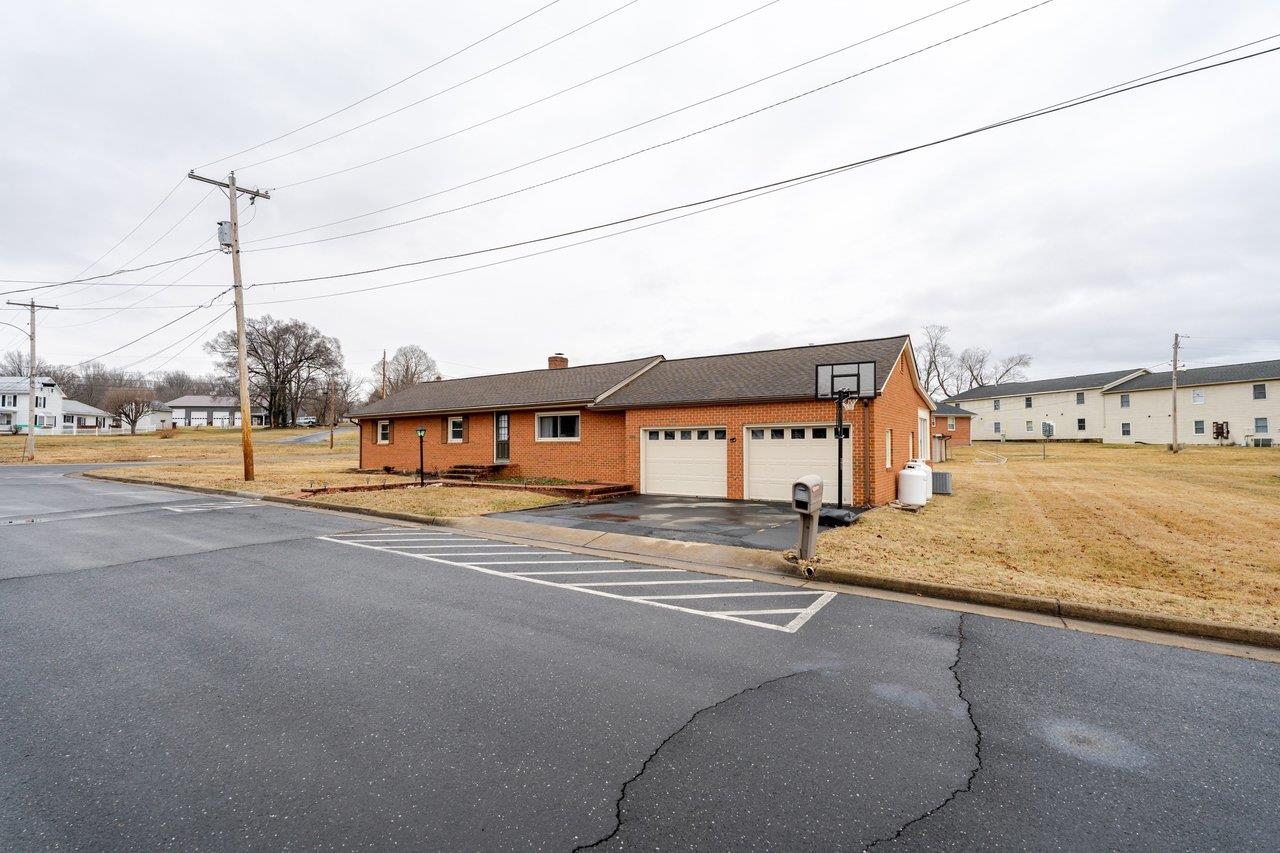 114 CLARKE AVE, ELKTON, Virginia 22827, 3 Bedrooms Bedrooms, ,2 BathroomsBathrooms,Residential,114 CLARKE AVE,674026 MLS # 674026