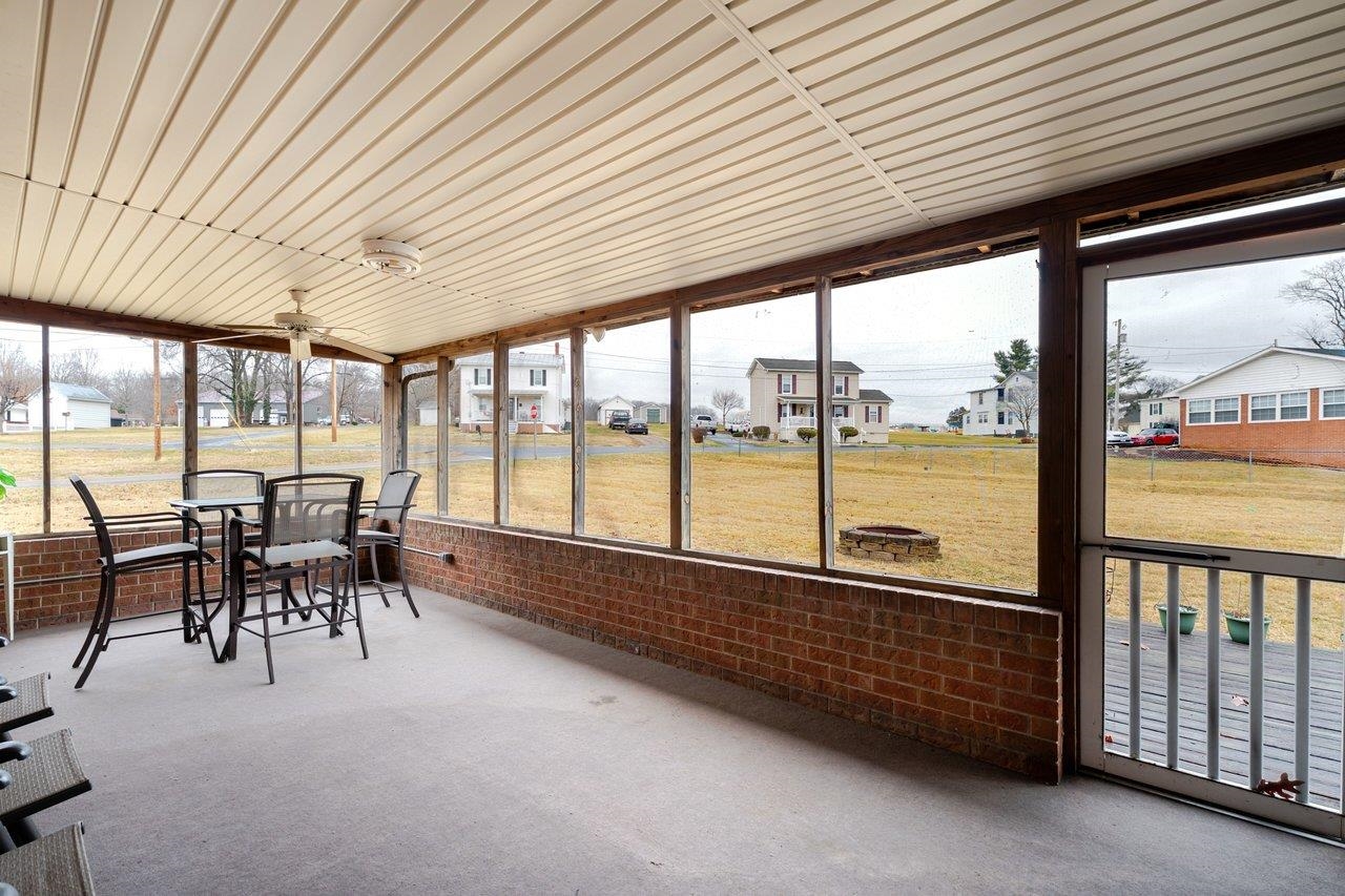 114 CLARKE AVE, ELKTON, Virginia 22827, 3 Bedrooms Bedrooms, ,2 BathroomsBathrooms,Residential,114 CLARKE AVE,674026 MLS # 674026