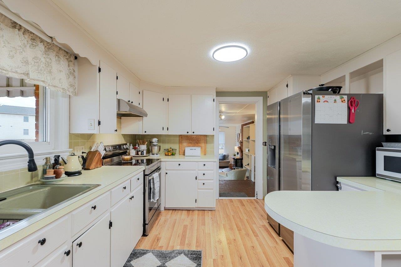 114 CLARKE AVE, ELKTON, Virginia 22827, 3 Bedrooms Bedrooms, ,2 BathroomsBathrooms,Residential,114 CLARKE AVE,674026 MLS # 674026