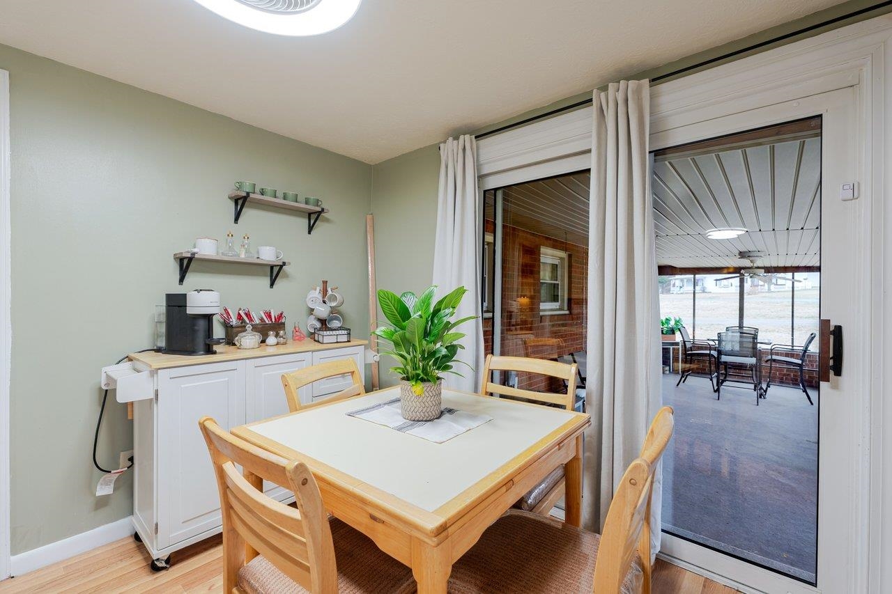 114 CLARKE AVE, ELKTON, Virginia 22827, 3 Bedrooms Bedrooms, ,2 BathroomsBathrooms,Residential,114 CLARKE AVE,674026 MLS # 674026