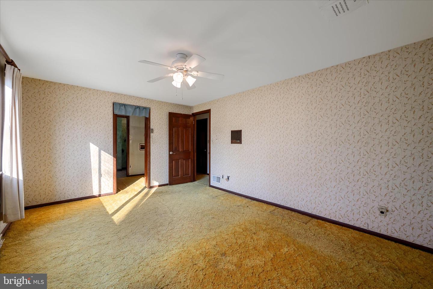 179 RIVER PARK LN, BLUEMONT, Virginia 20135, 5 Bedrooms Bedrooms, 11 Rooms Rooms,3 BathroomsBathrooms,Residential,For sale,179 RIVER PARK LN,VACL2003800 MLS # VACL2003800