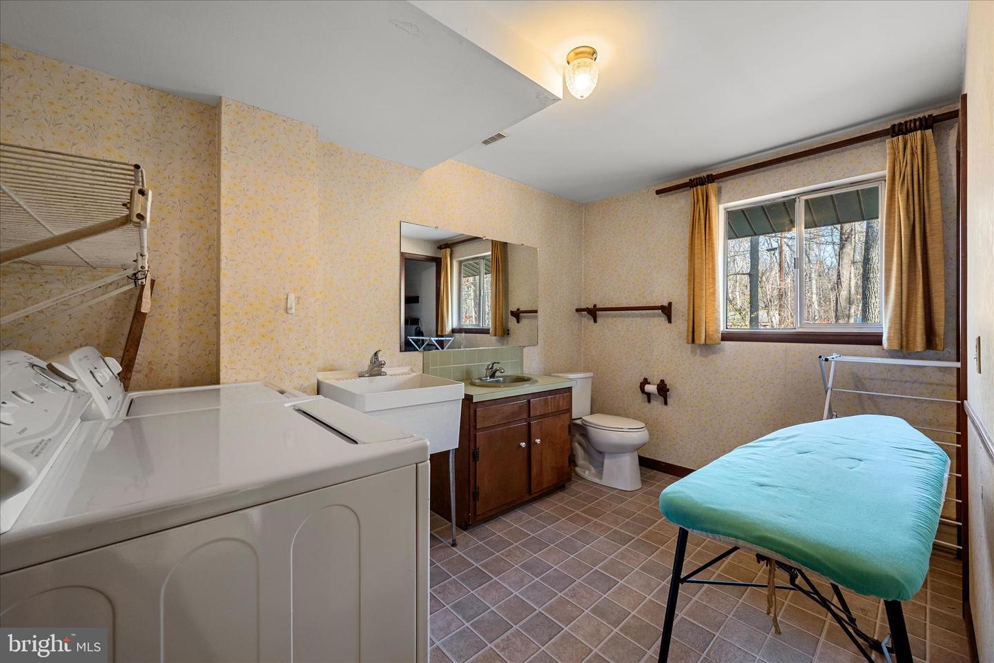 179 RIVER PARK LN, BLUEMONT, Virginia 20135, 5 Bedrooms Bedrooms, 11 Rooms Rooms,3 BathroomsBathrooms,Residential,For sale,179 RIVER PARK LN,VACL2003800 MLS # VACL2003800