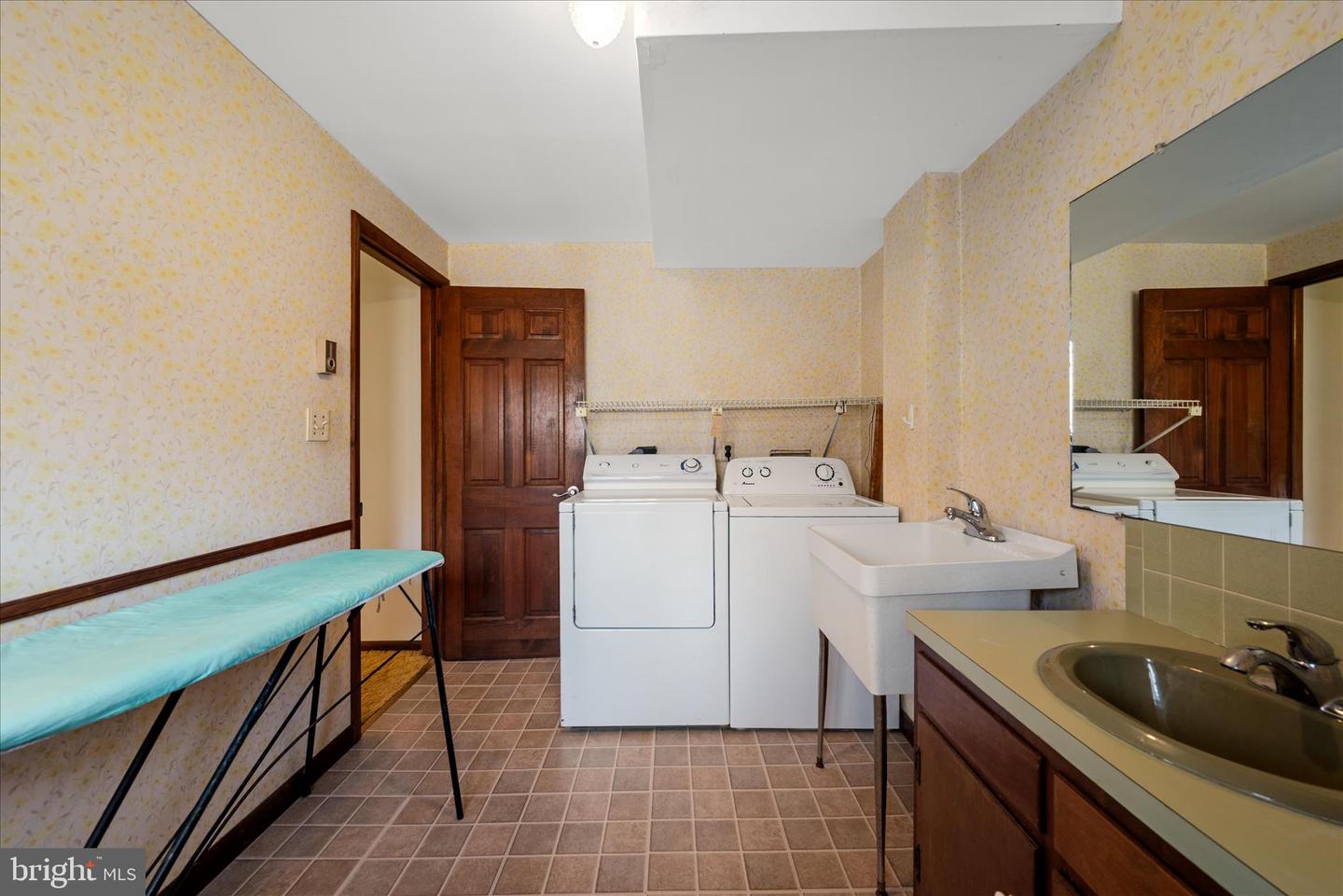 179 RIVER PARK LN, BLUEMONT, Virginia 20135, 5 Bedrooms Bedrooms, 11 Rooms Rooms,3 BathroomsBathrooms,Residential,For sale,179 RIVER PARK LN,VACL2003800 MLS # VACL2003800