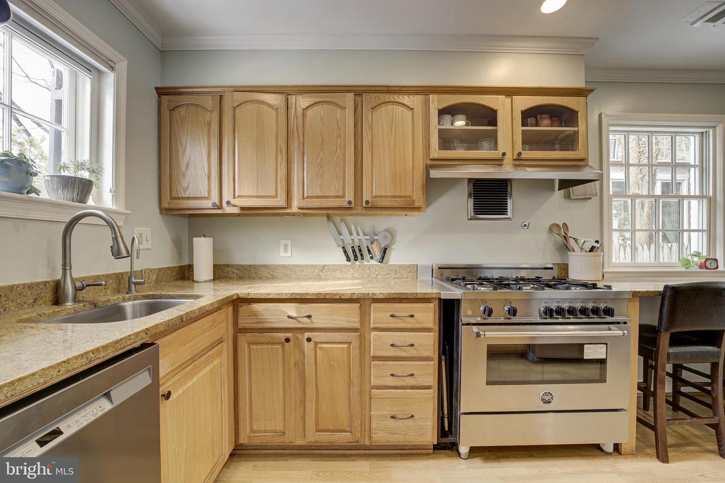 3017 CLEVELAND AVE NW, WASHINGTON, District Of Columbia 20008, 3 Bedrooms Bedrooms, ,3 BathroomsBathrooms,Residential,For sale,3017 CLEVELAND AVE NW,DCDC2235140 MLS # DCDC2235140