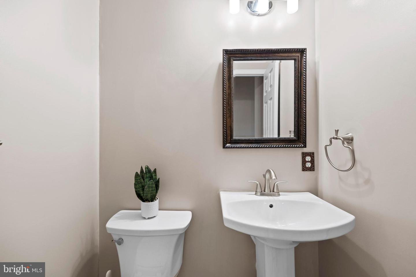 47315 VISTA CT, STERLING, Virginia 20165, 4 Bedrooms Bedrooms, ,3 BathroomsBathrooms,Residential,For sale,47315 VISTA CT,VALO2114292 MLS # VALO2114292