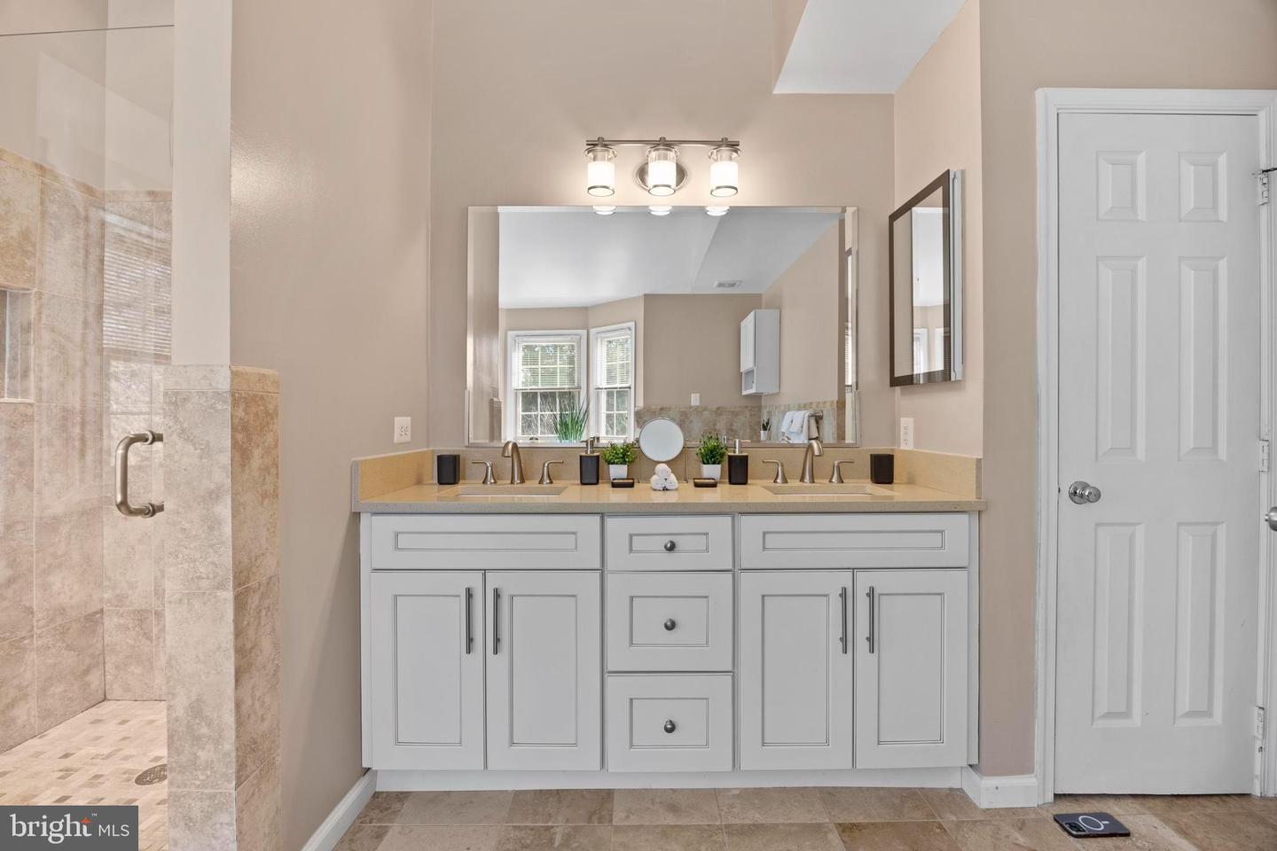 47315 VISTA CT, STERLING, Virginia 20165, 4 Bedrooms Bedrooms, ,3 BathroomsBathrooms,Residential,For sale,47315 VISTA CT,VALO2114292 MLS # VALO2114292