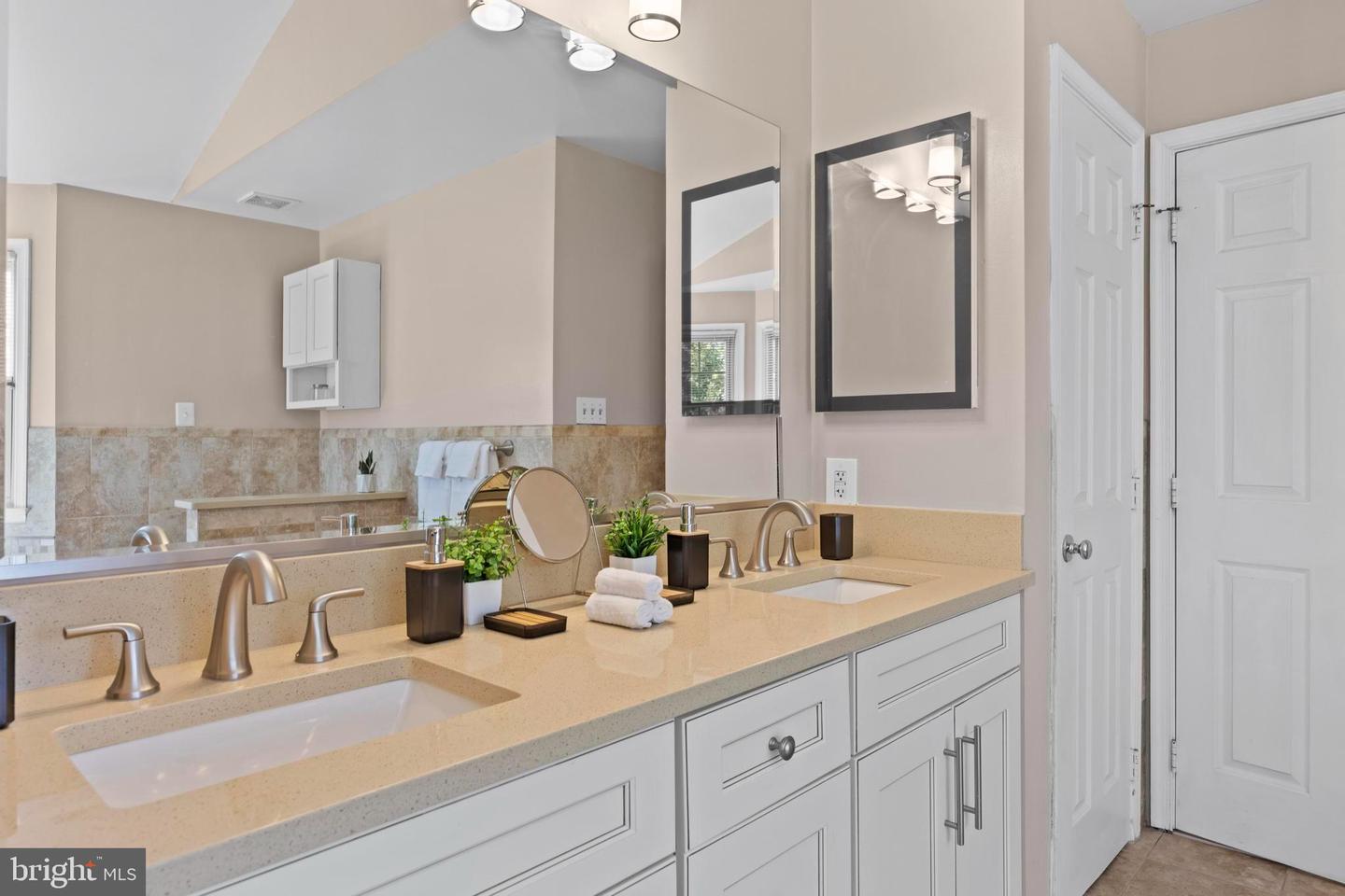 47315 VISTA CT, STERLING, Virginia 20165, 4 Bedrooms Bedrooms, ,3 BathroomsBathrooms,Residential,For sale,47315 VISTA CT,VALO2114292 MLS # VALO2114292