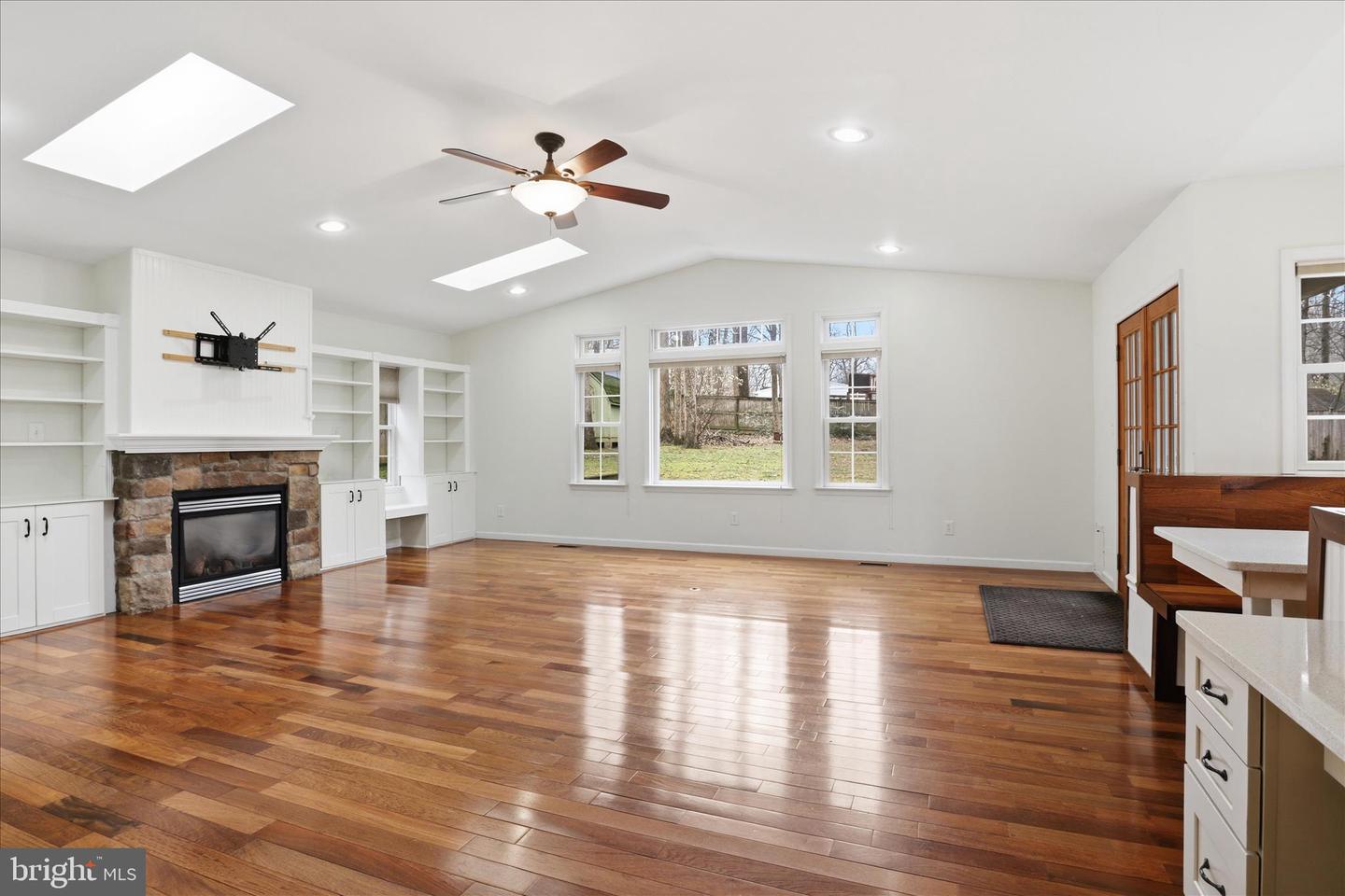 4901 RED FOX DR, ANNANDALE, Virginia 22003, 4 Bedrooms Bedrooms, 12 Rooms Rooms,Residential,For sale,4901 RED FOX DR,VAFX2288352 MLS # VAFX2288352