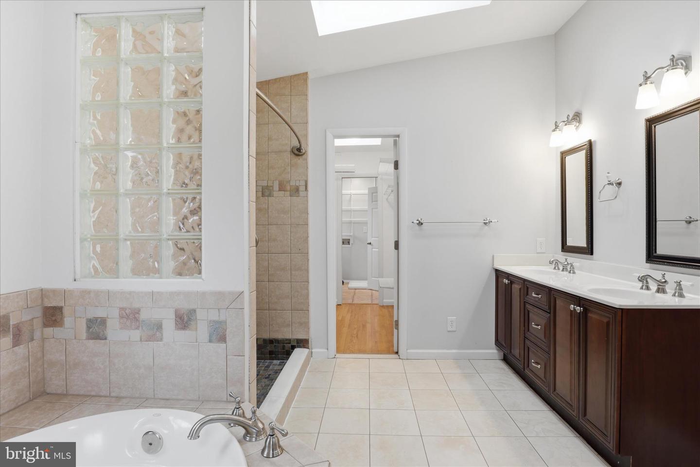 4901 RED FOX DR, ANNANDALE, Virginia 22003, 4 Bedrooms Bedrooms, 12 Rooms Rooms,Residential,For sale,4901 RED FOX DR,VAFX2288352 MLS # VAFX2288352