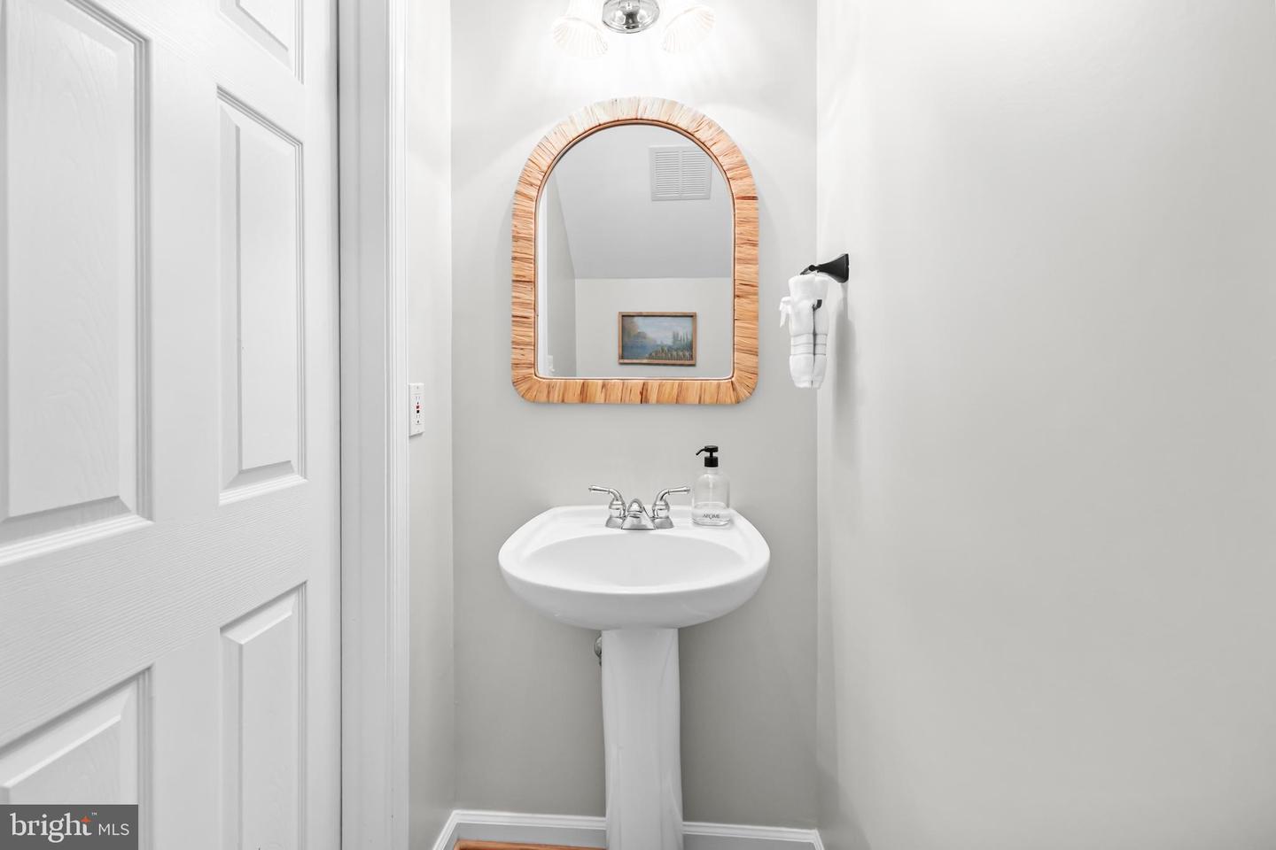 527 CAMERON STATION BLVD, ALEXANDRIA, Virginia 22304, 2 Bedrooms Bedrooms, ,2 BathroomsBathrooms,Residential,For sale,527 CAMERON STATION BLVD,VAAX2053826 MLS # VAAX2053826