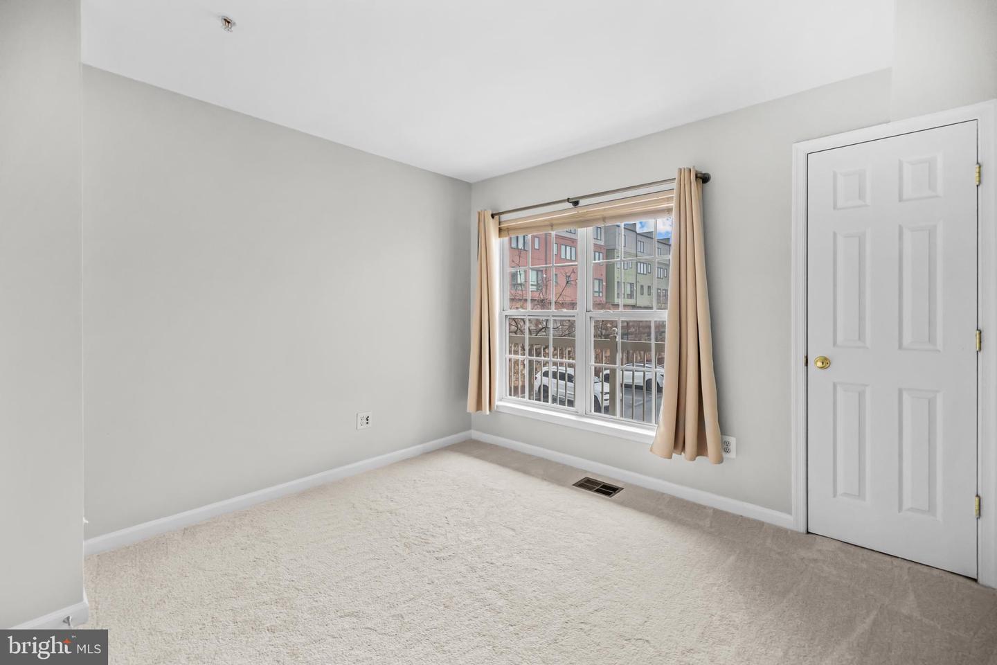 527 CAMERON STATION BLVD, ALEXANDRIA, Virginia 22304, 2 Bedrooms Bedrooms, ,2 BathroomsBathrooms,Residential,For sale,527 CAMERON STATION BLVD,VAAX2053826 MLS # VAAX2053826