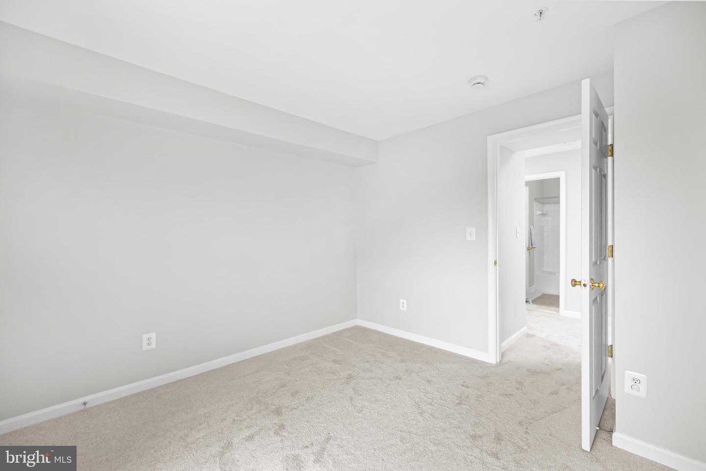 527 CAMERON STATION BLVD, ALEXANDRIA, Virginia 22304, 2 Bedrooms Bedrooms, ,2 BathroomsBathrooms,Residential,For sale,527 CAMERON STATION BLVD,VAAX2053826 MLS # VAAX2053826