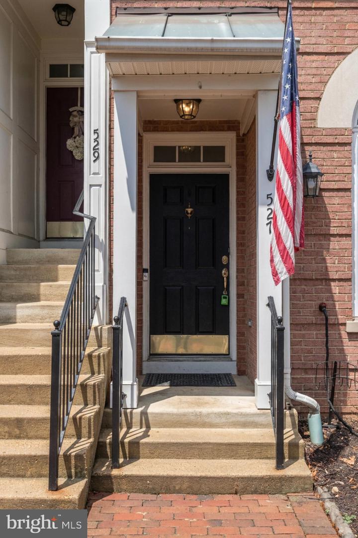 527 CAMERON STATION BLVD, ALEXANDRIA, Virginia 22304, 2 Bedrooms Bedrooms, ,2 BathroomsBathrooms,Residential,For sale,527 CAMERON STATION BLVD,VAAX2053826 MLS # VAAX2053826