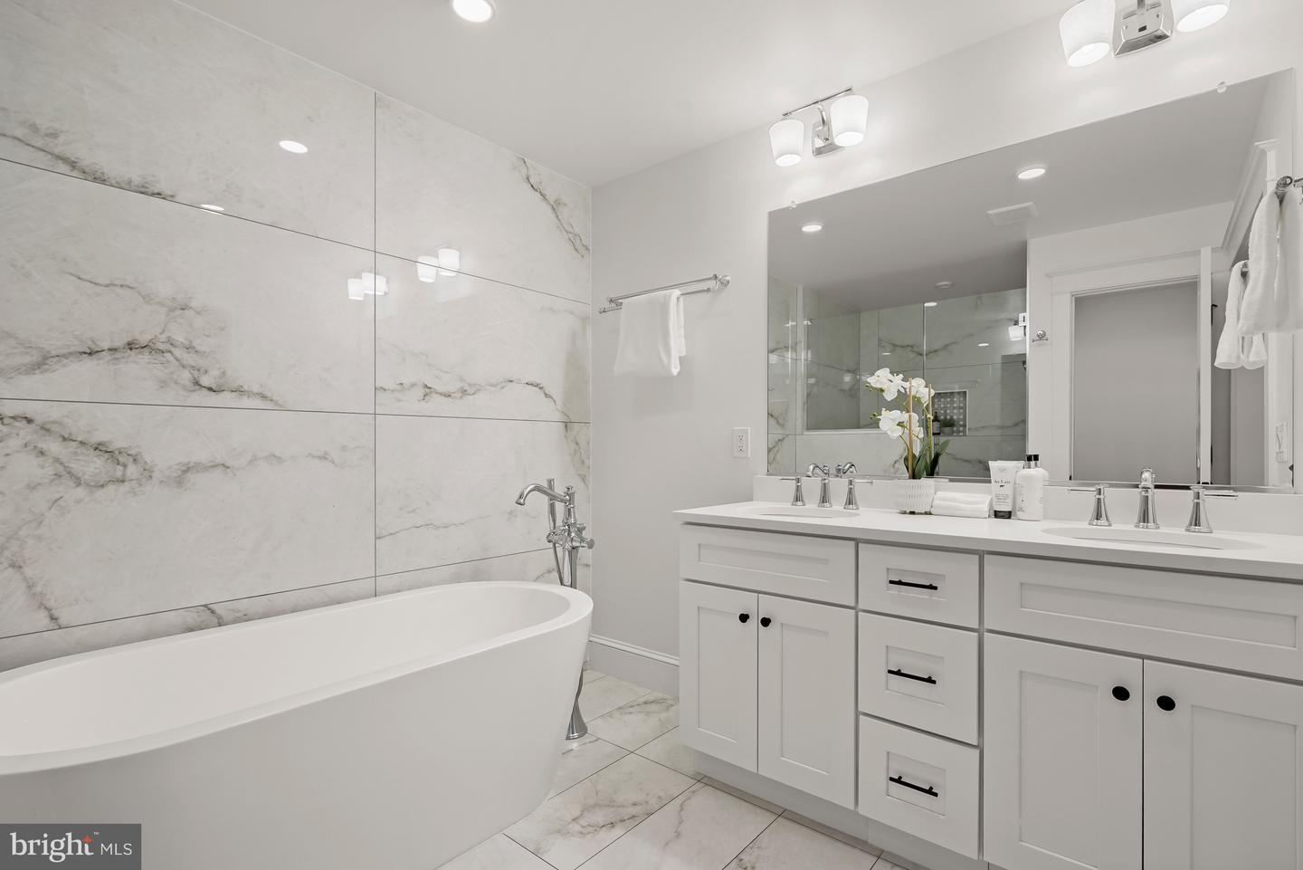 3719 R ST NW, WASHINGTON, District Of Columbia 20007, 4 Bedrooms Bedrooms, ,4 BathroomsBathrooms,Residential,For sale,3719 R ST NW,DCDC2245168 MLS # DCDC2245168