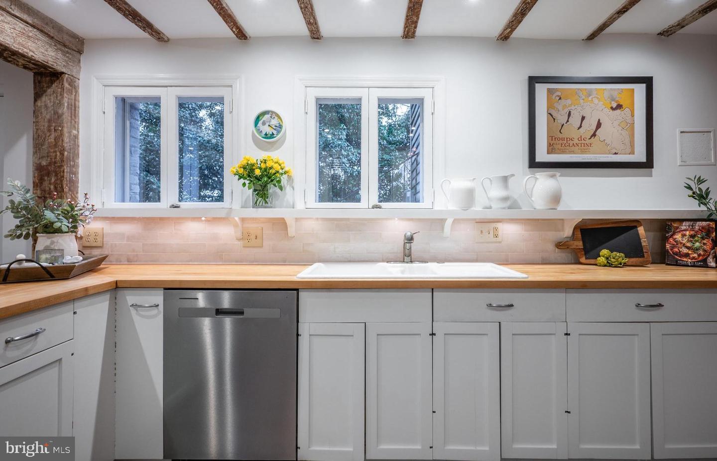 430 S LEE ST, ALEXANDRIA, Virginia 22314, 4 Bedrooms Bedrooms, ,3 BathroomsBathrooms,Residential,For sale,430 S LEE ST,VAAX2054016 MLS # VAAX2054016