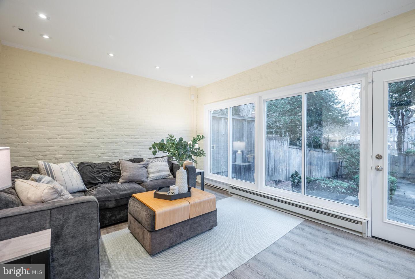 430 S LEE ST, ALEXANDRIA, Virginia 22314, 4 Bedrooms Bedrooms, ,3 BathroomsBathrooms,Residential,For sale,430 S LEE ST,VAAX2054016 MLS # VAAX2054016