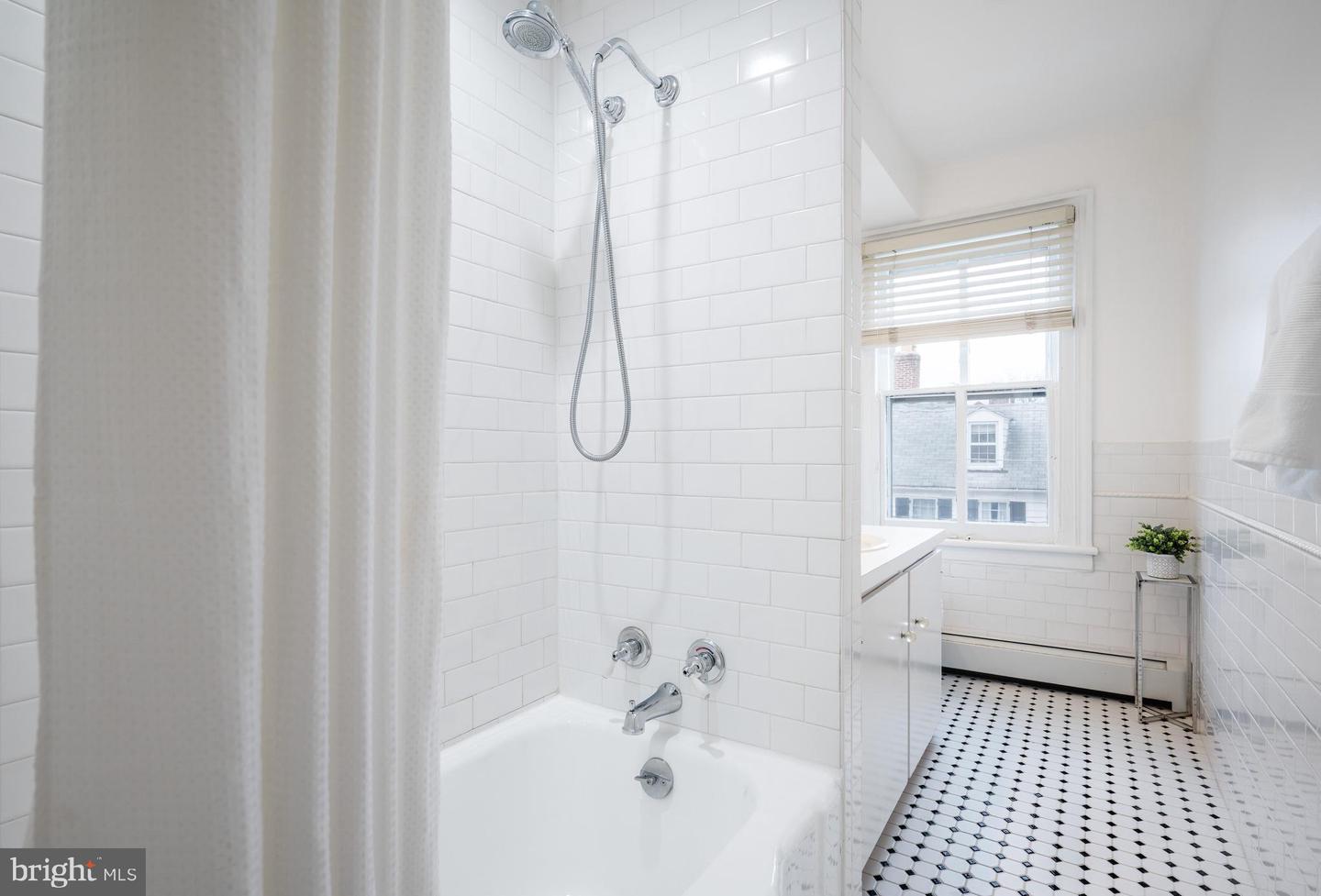 430 S LEE ST, ALEXANDRIA, Virginia 22314, 4 Bedrooms Bedrooms, ,3 BathroomsBathrooms,Residential,For sale,430 S LEE ST,VAAX2054016 MLS # VAAX2054016