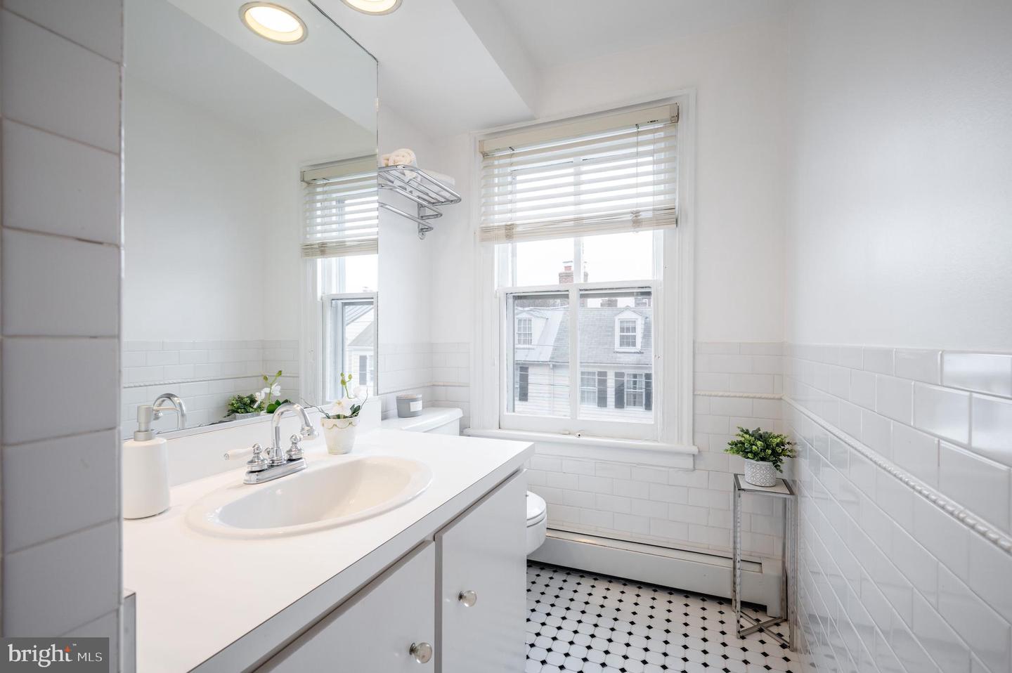 430 S LEE ST, ALEXANDRIA, Virginia 22314, 4 Bedrooms Bedrooms, ,3 BathroomsBathrooms,Residential,For sale,430 S LEE ST,VAAX2054016 MLS # VAAX2054016