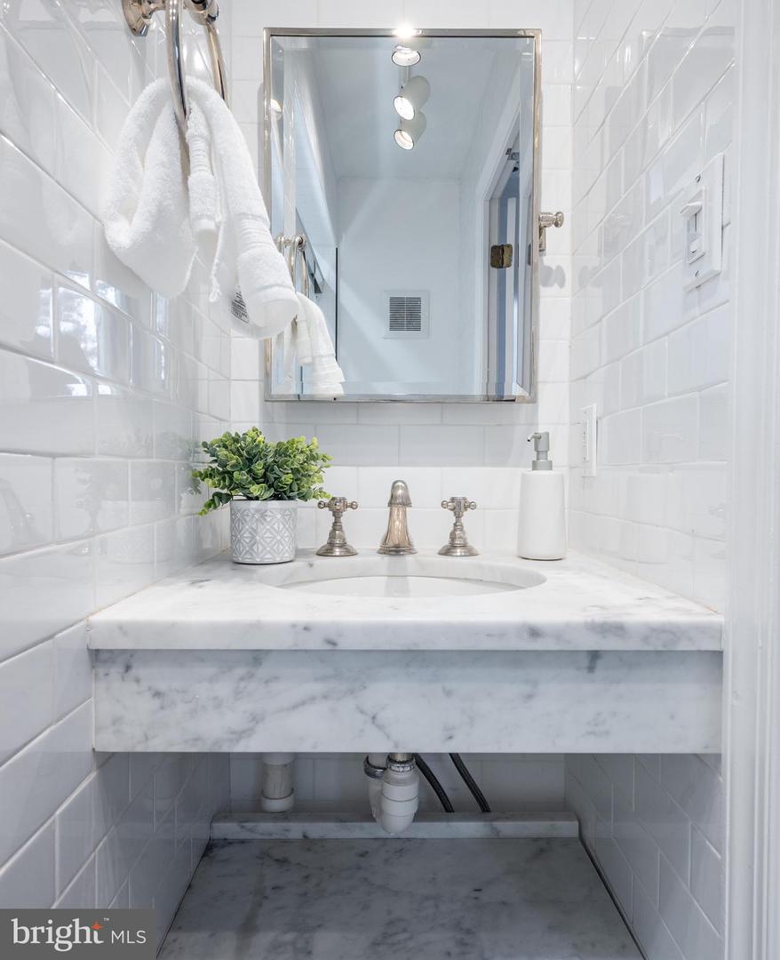 430 S LEE ST, ALEXANDRIA, Virginia 22314, 4 Bedrooms Bedrooms, ,3 BathroomsBathrooms,Residential,For sale,430 S LEE ST,VAAX2054016 MLS # VAAX2054016