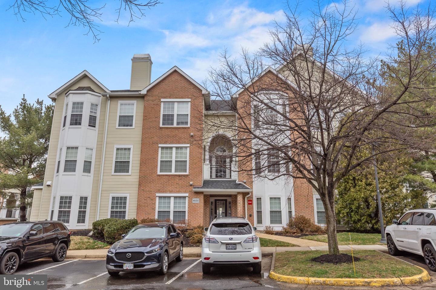 4131 FOUNTAINSIDE LN #202, FAIRFAX, Virginia 22030, 3 Bedrooms Bedrooms, 7 Rooms Rooms,2 BathroomsBathrooms,Residential,For sale,4131 FOUNTAINSIDE LN #202,VAFX2291226 MLS # VAFX2291226