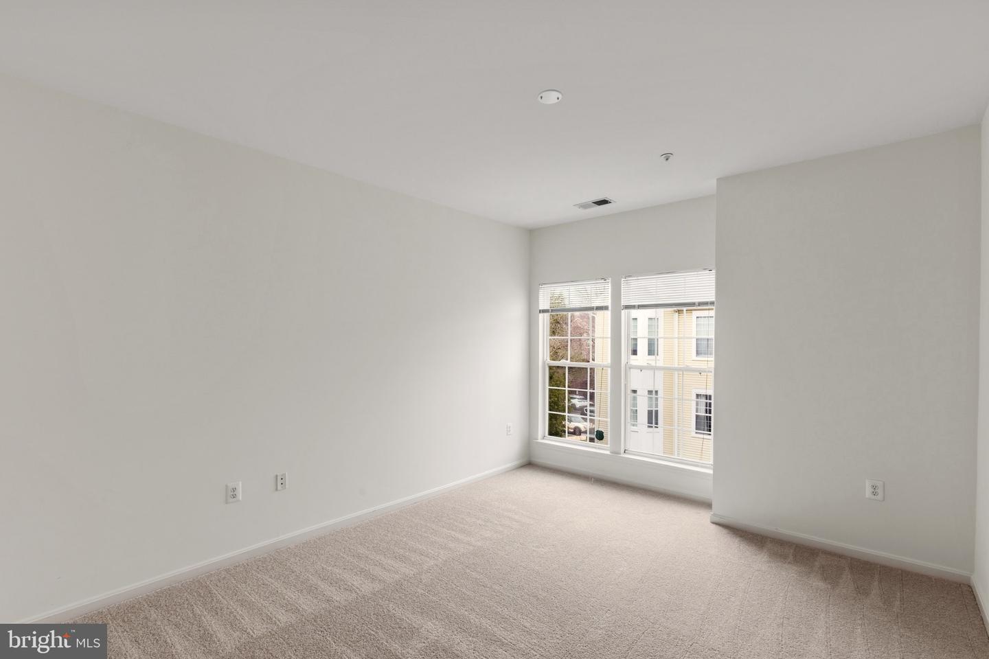 4131 FOUNTAINSIDE LN #202, FAIRFAX, Virginia 22030, 3 Bedrooms Bedrooms, 7 Rooms Rooms,2 BathroomsBathrooms,Residential,For sale,4131 FOUNTAINSIDE LN #202,VAFX2291226 MLS # VAFX2291226