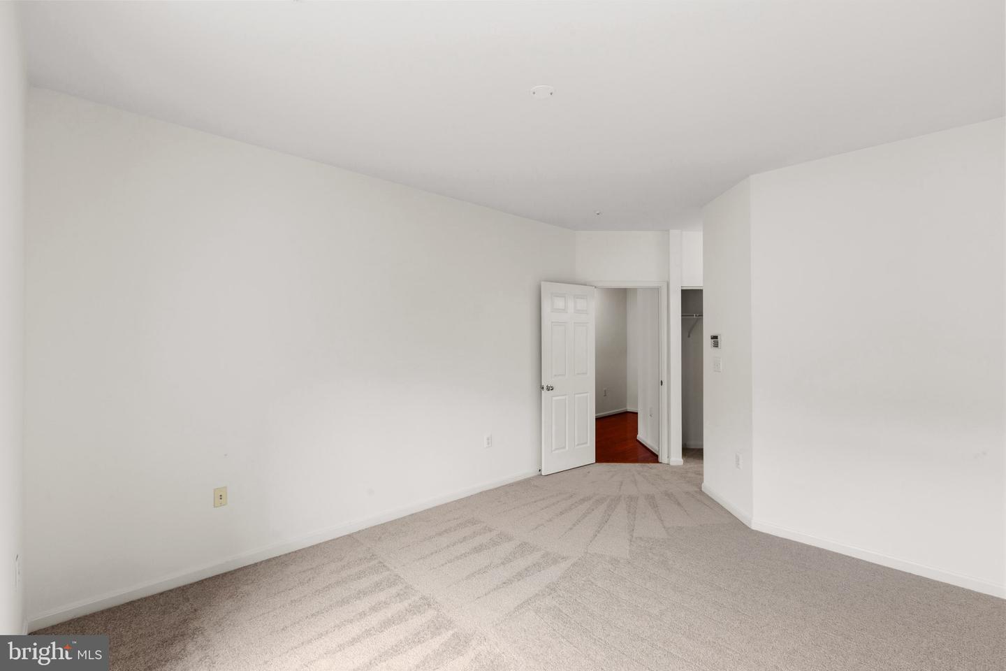 4131 FOUNTAINSIDE LN #202, FAIRFAX, Virginia 22030, 3 Bedrooms Bedrooms, 7 Rooms Rooms,2 BathroomsBathrooms,Residential,For sale,4131 FOUNTAINSIDE LN #202,VAFX2291226 MLS # VAFX2291226